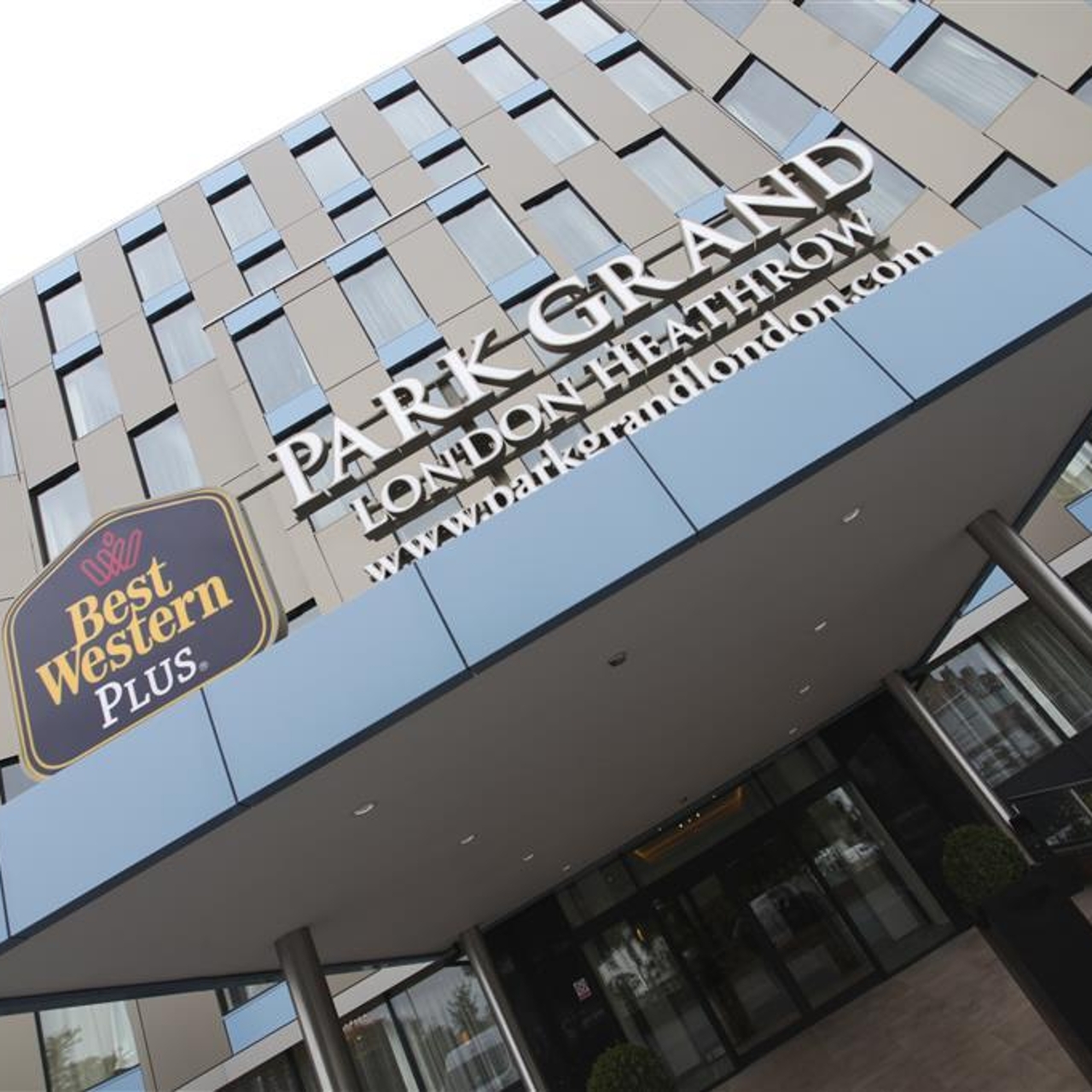 hotel park grand london heathrow at hrs with free services