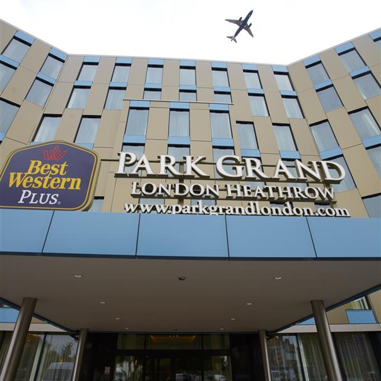 hotel park grand london heathrow at hrs with free services