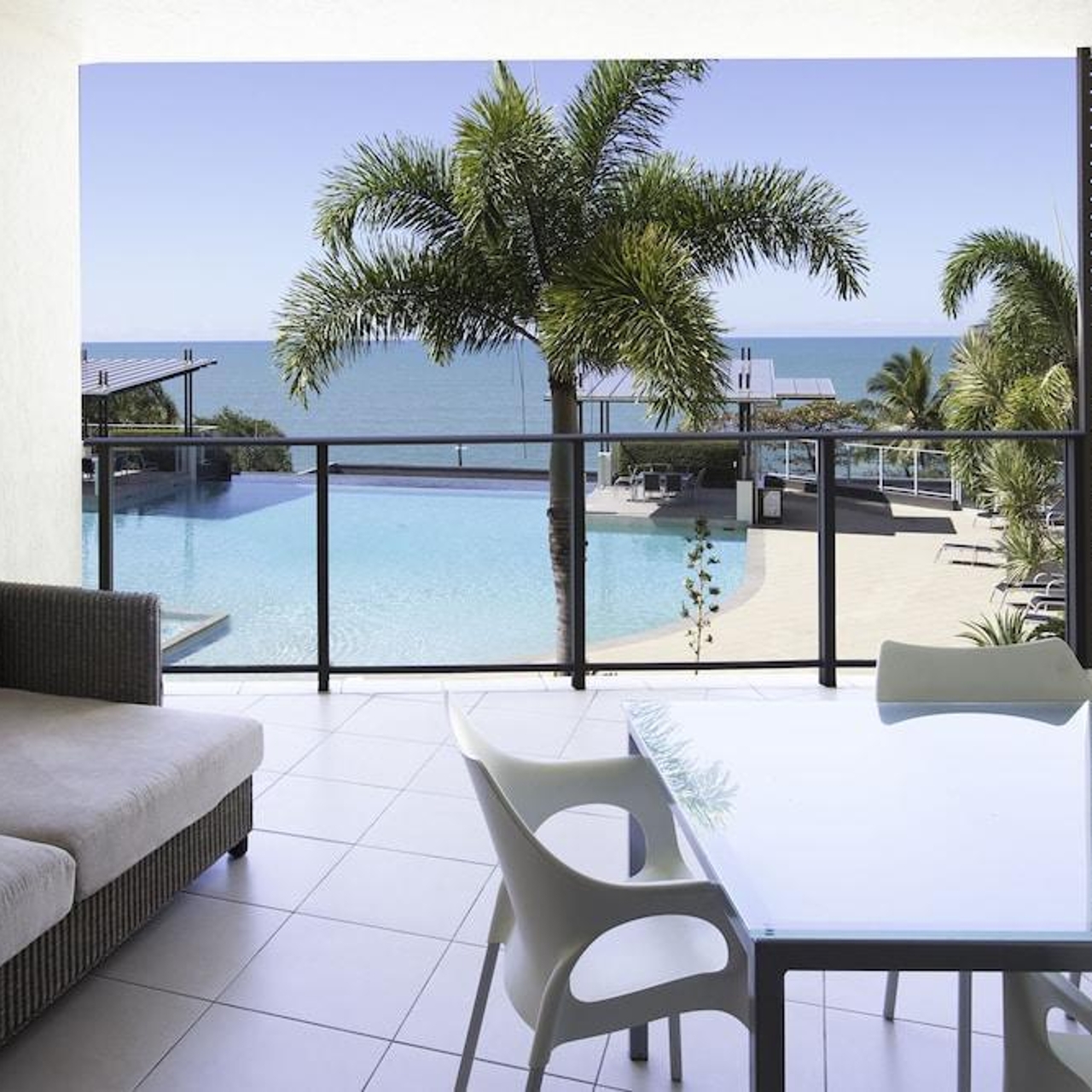 Hotel Vue Apartments Trinity Beach 4 Hrs Star Hotel In Trinity Beach State Of Queensland