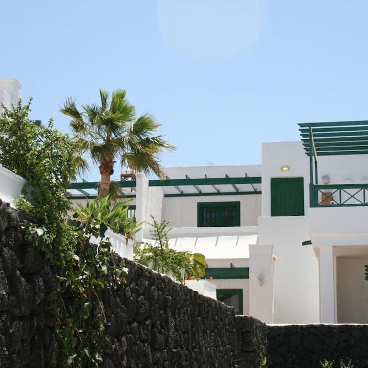 Hotel Apartamentos las Acacias en Puerto del Carmen, Tías en HRS con  servicios gratuitos