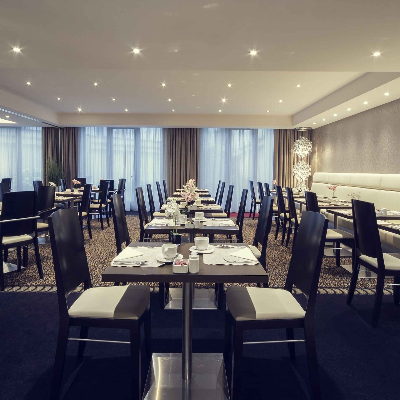 Hotel Mercure Brussels Centre Midi 4 Hrs Star Hotel In Brussels Brussels Capital Region Offering grand accommodation with views over the garden, mercure brussels centre midi hotel is set next to quartier marolles in brussels. hotel mercure brussels centre midi 4