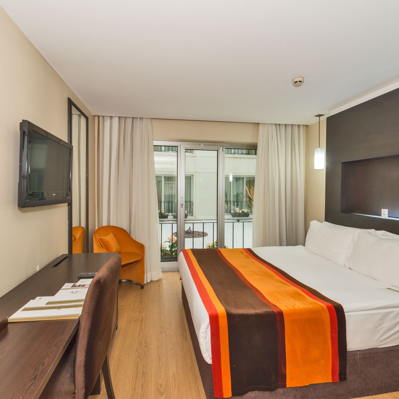 The Beyaz Saray Hotel 4 Hrs Star Hotel In Istanbul Istanbul