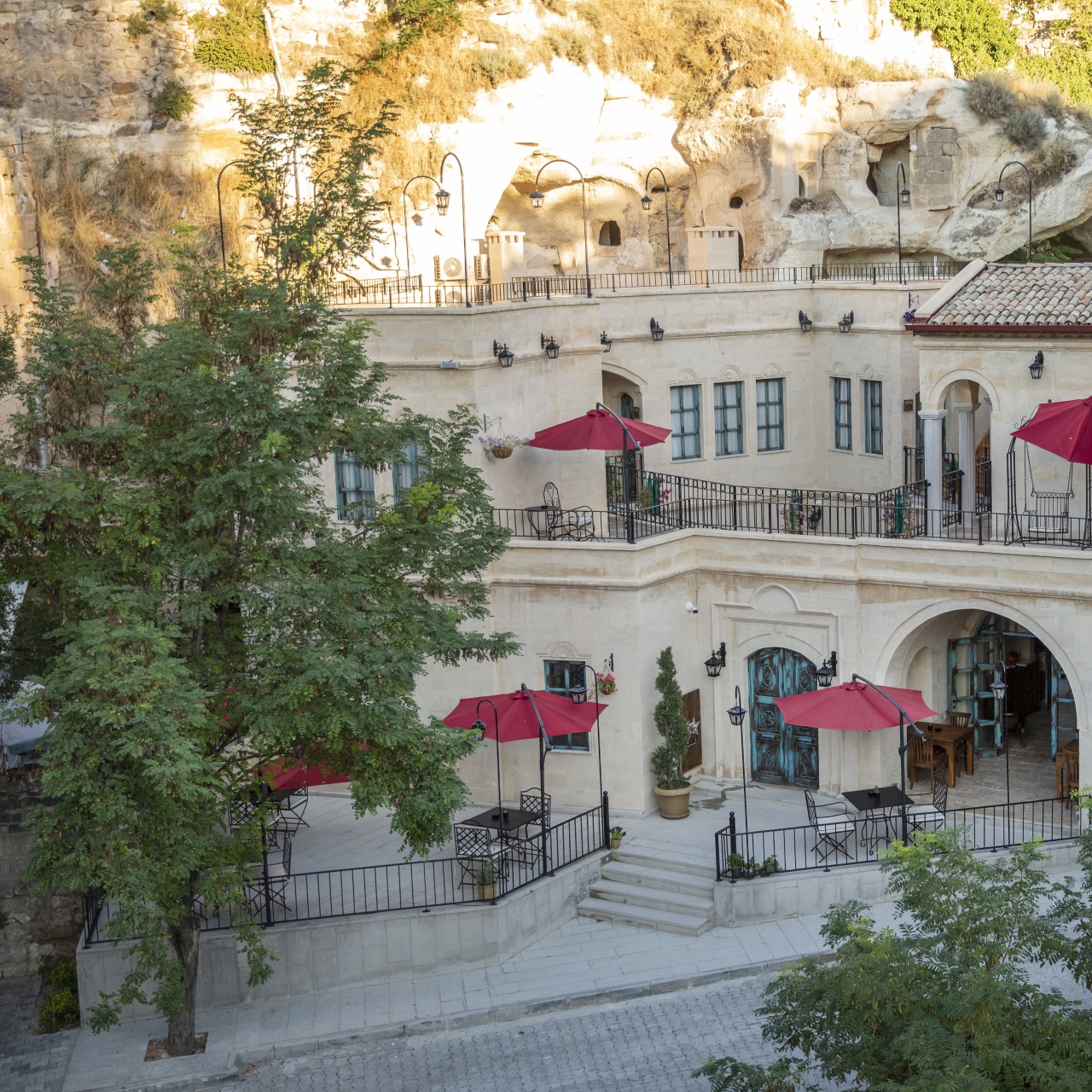 Sinasos Palace Cave Hotel In Mustafakemalpasa Nevsehir Ili Hrs