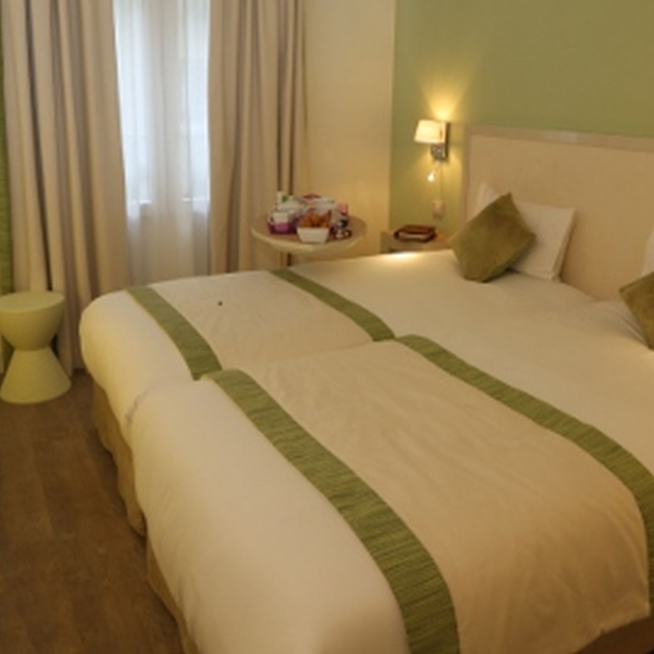 hotel kyriad paris 18 porte de clignancourt montmartre saint ouen at hrs with free services
