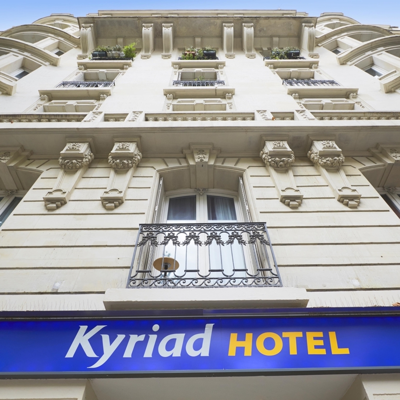 hotel kyriad paris 18 porte de clignancourt montmartre saint ouen at hrs with free services
