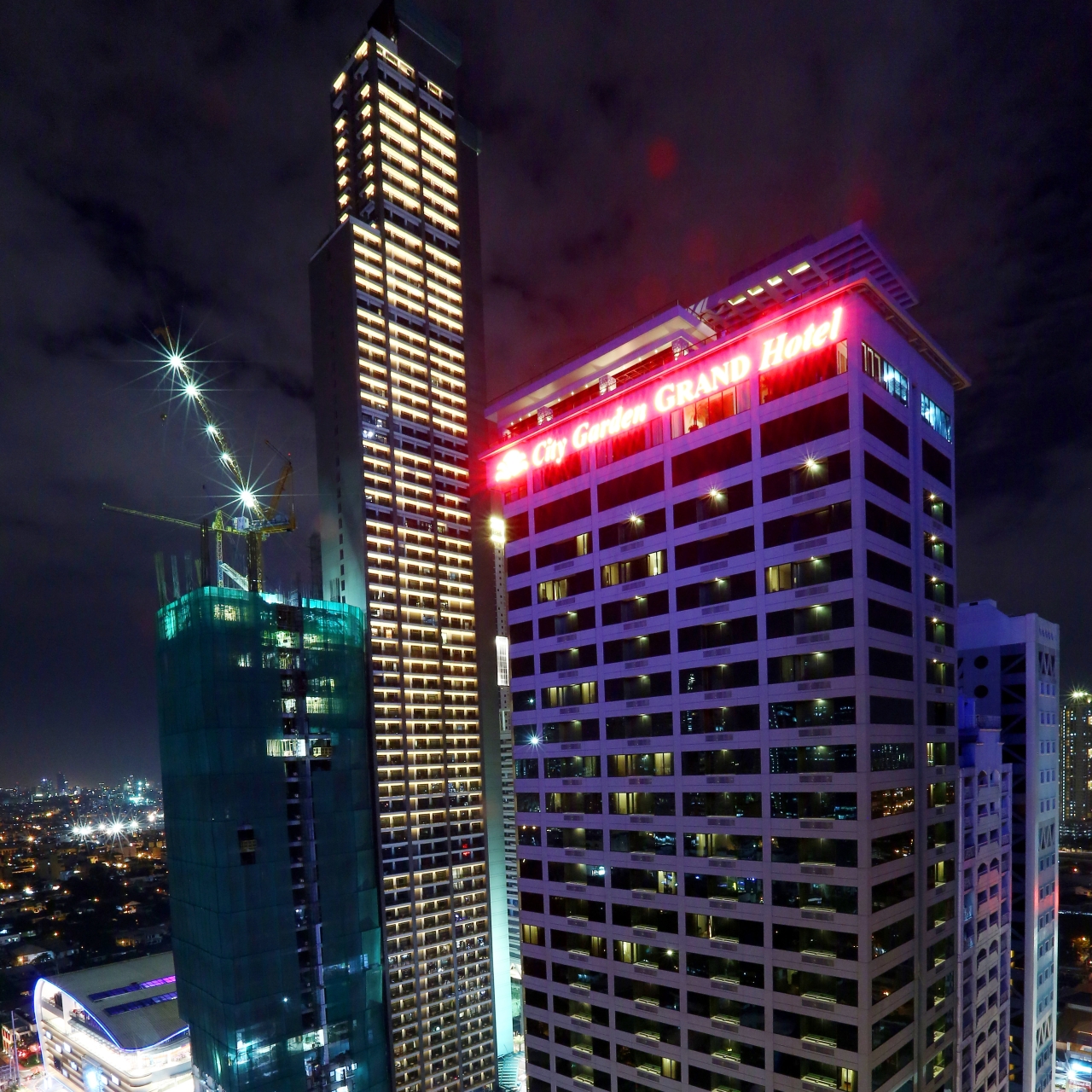 City Garden Grand Hotel 5 Hrs Star Hotel In Makati It is located between eighth, tenth, market, and chestnut streets, in the city's gateway mall area. city garden grand hotel 5 hrs star
