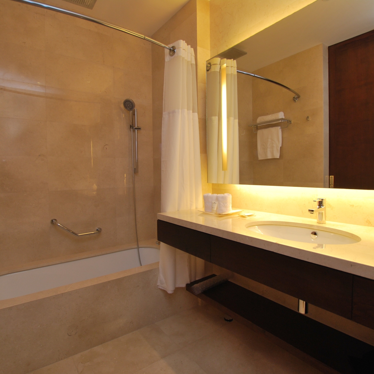 City Garden Grand Hotel 5 Hrs Star Hotel In Makati Grand zaman garden hotel'de konforlu bir tatil geçireceksiniz. city garden grand hotel 5 hrs star