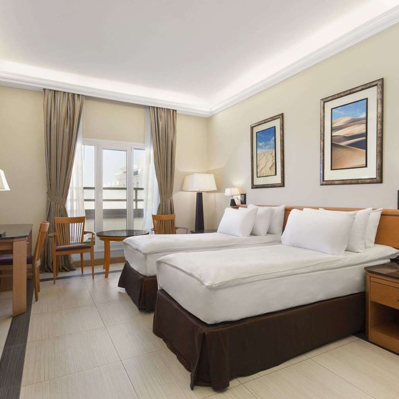 Ramada Qurum Beach Hotel en Muscat en HRS con servicios gratuitos