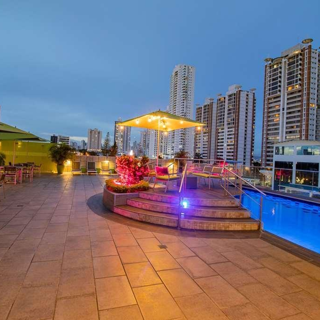 Hotel Ramada Plaza by Wyndham Panama Punta Pacifica en HRS con servicios  gratuitos