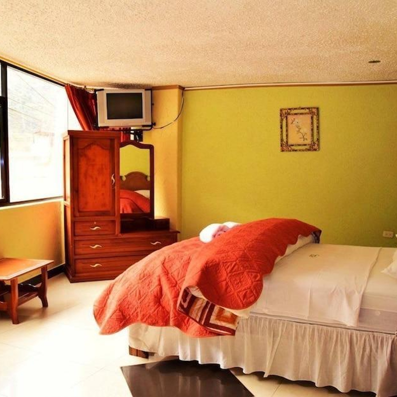 Puerta del Sol Hotel en Baños en HRS con servicios gratuitos