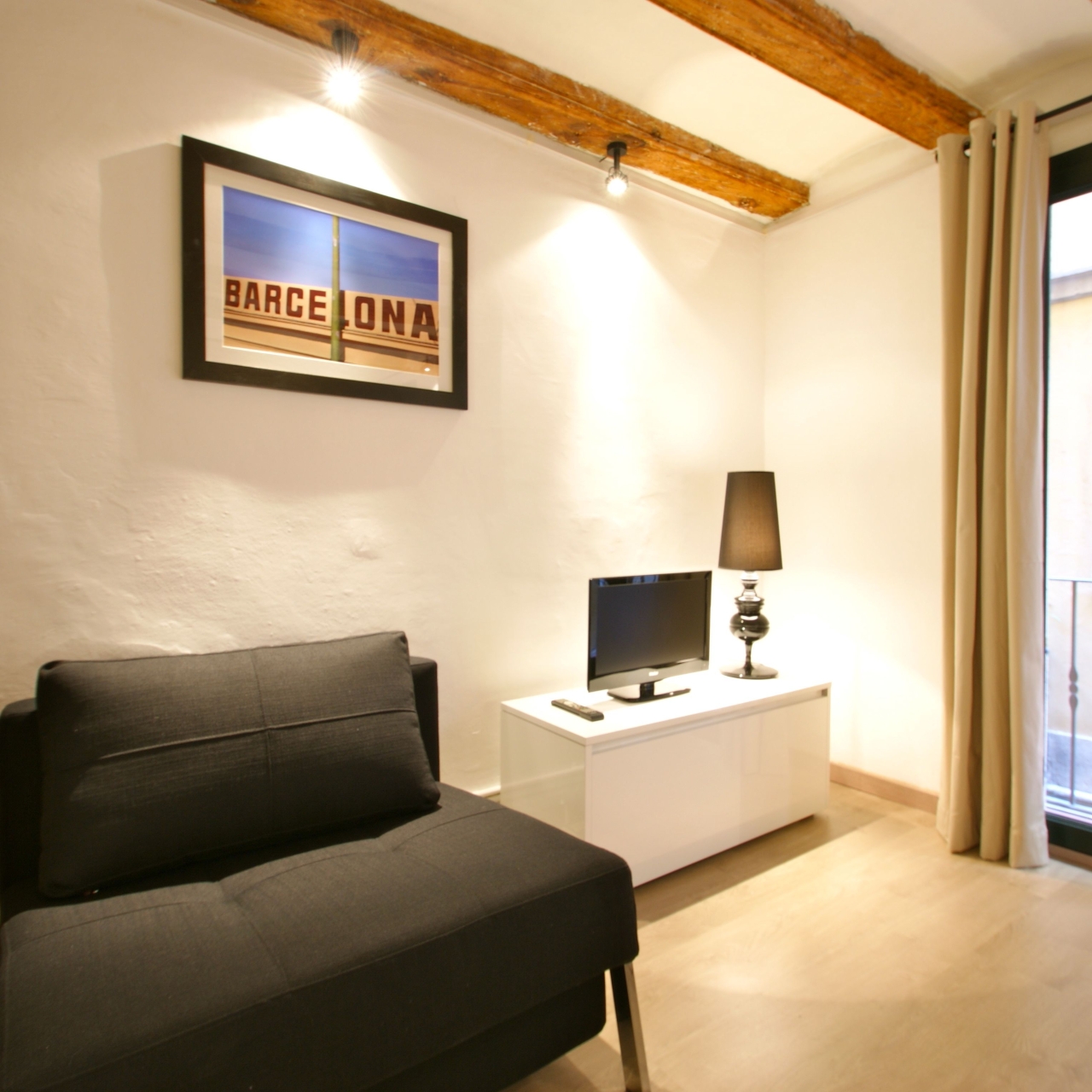 Short Stay Borne Down Town Apartments