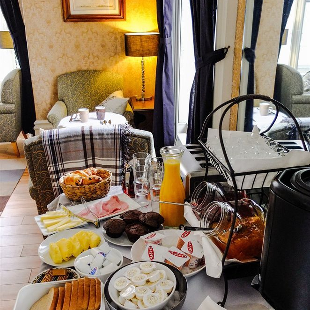 Chateau Fleur De Lys L Hotel Quebec At Hrs With Free Services