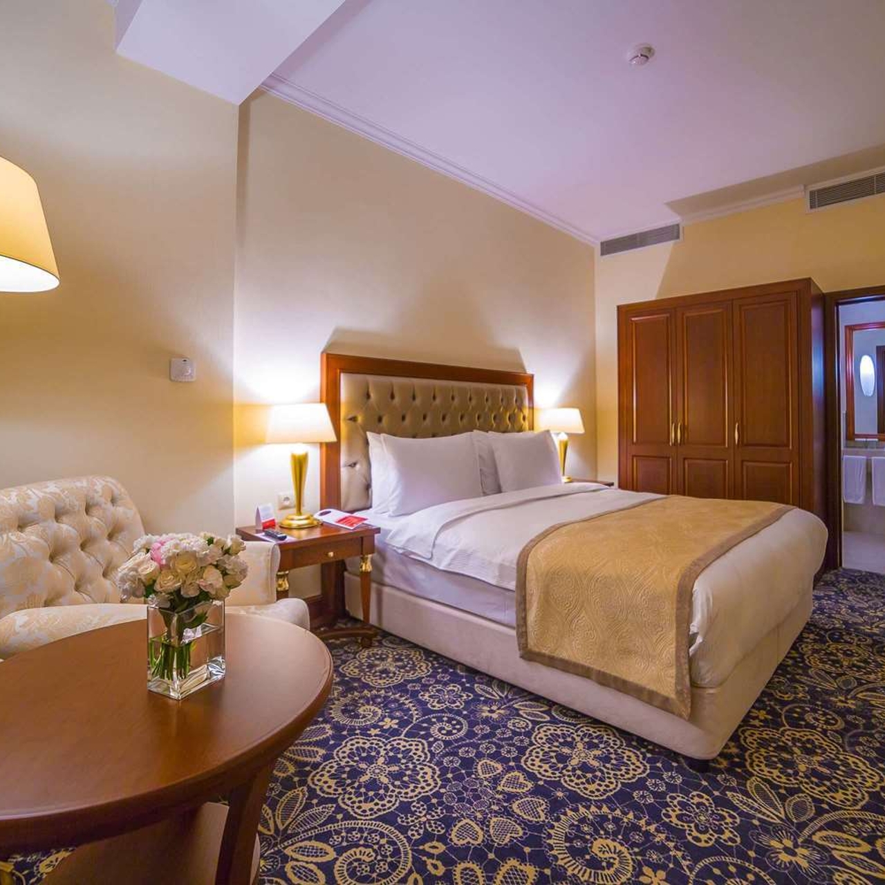 Hotel Ramada Almaty en HRS con servicios gratuitos