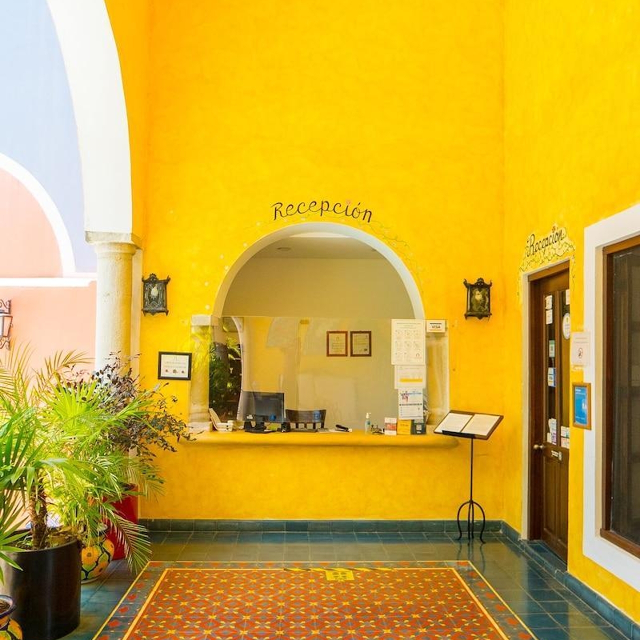 Hotel Casa De Las Flores en Playa del Carmen, Solidaridad en HRS con  servicios gratuitos