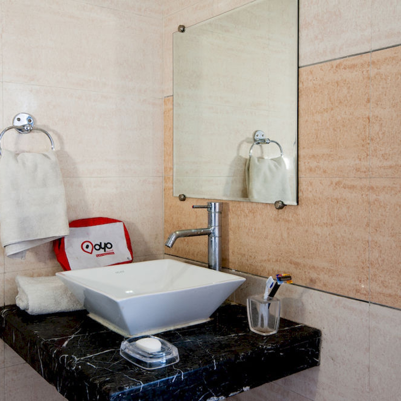 Hotel Oyo Rooms Huda Epicentre 3 Hrs Star Hotel In Gurgaon State Of Haryana 50 km van oyo rooms huda epicenter. hrs