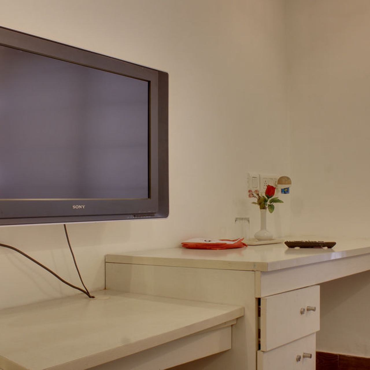 Hotel Oyo Rooms Huda Epicentre 3 Hrs Star Hotel In Gurgaon State Of Haryana İş, diğer özellikler misafirler için lobide ücretsiz gazete servisi, kuru temizleme/çamaşır yıkama servisi ve çamaşırhane mevcuttur. hrs