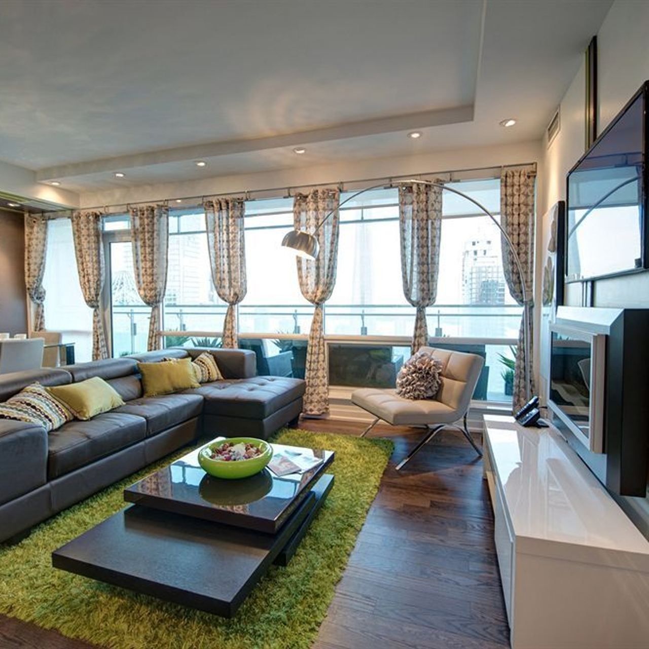 Hotel Jj Furnished Apartments Downtown Toronto Tiff Bell Lightbox