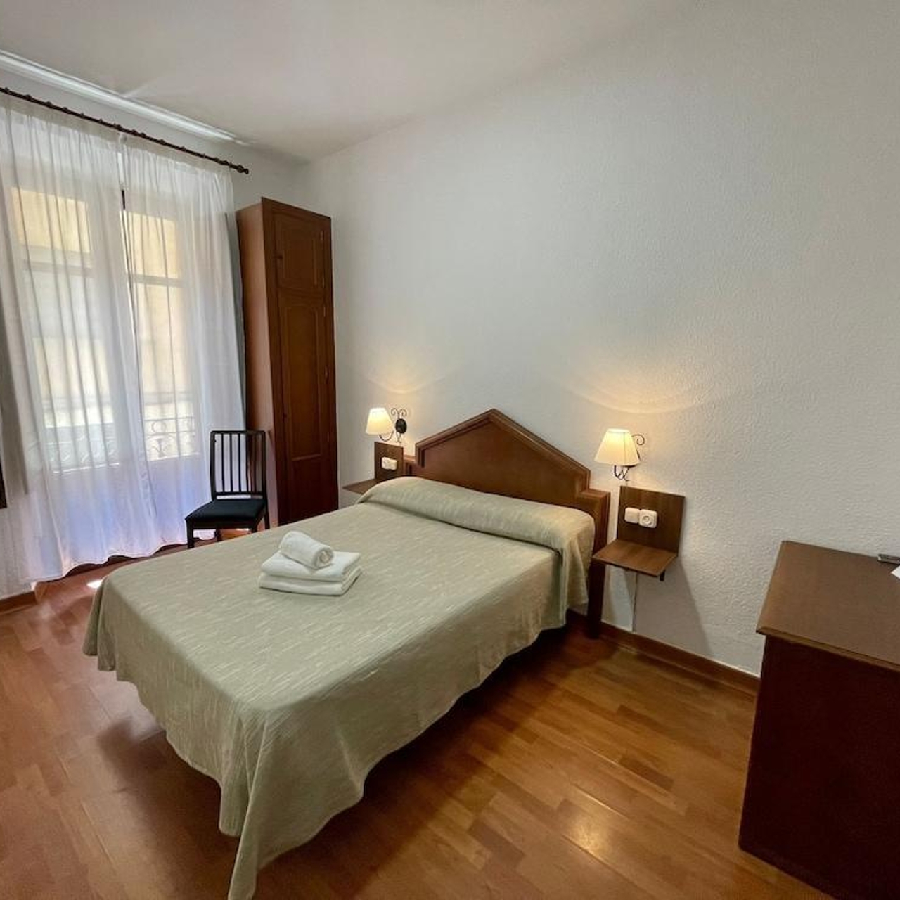 Hotel Arteaga Hostal & Baños Árabes Elvira en Granada en HRS con servicios  gratuitos