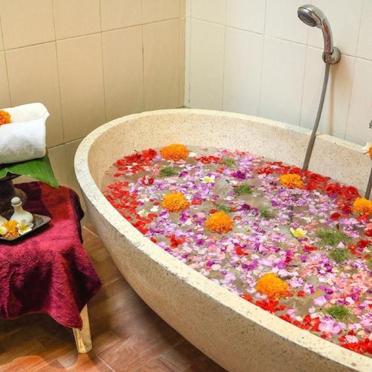 Hotel Puri Saron Baruna Beach 3 Hrs Star Hotel In Singaraja Bali With a stay at puri saron hotel denpasar in denpasar, you'll be 4.4 mi (7.1 km) from seminyak square and 5.5 mi. hotel puri saron baruna beach 3 hrs