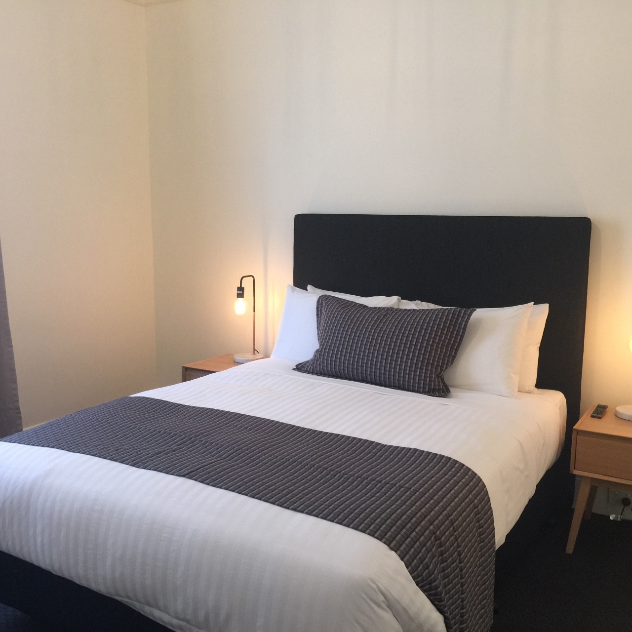 Hotel Grosvenor Court Apartments 4 Hrs Star Hotel In Sandy Bay State Of Tasmania