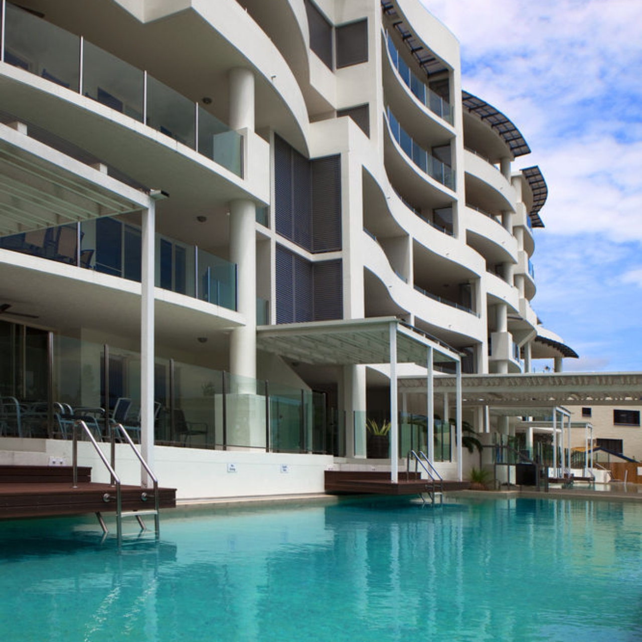 Hotel Waters Edge Apartments Cairns 5 Hrs Star Hotel In Cairns