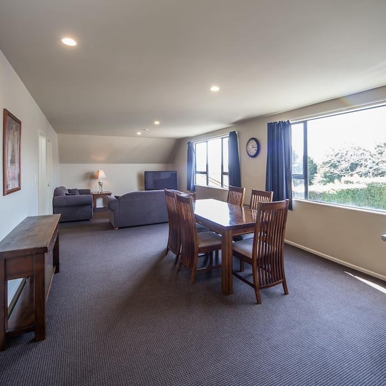 Oak Tree Motel New Zeeland At Hrs With Free Services