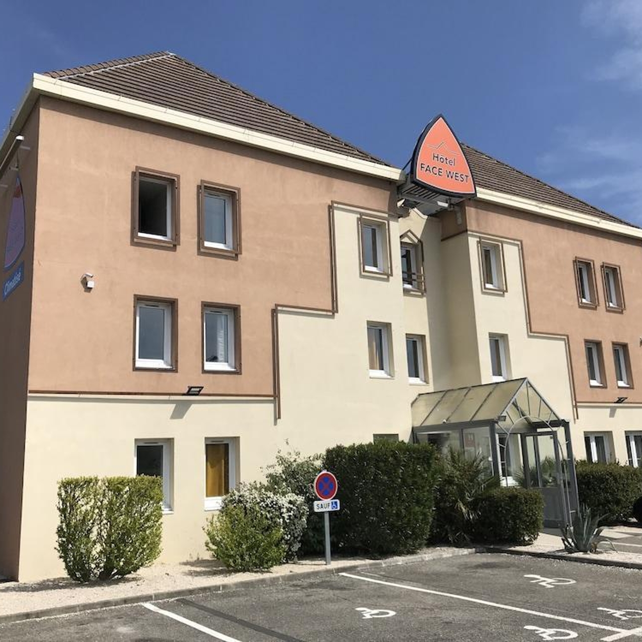 Hotel Akena Face West France Chez Hrs Avec Services Gratuits