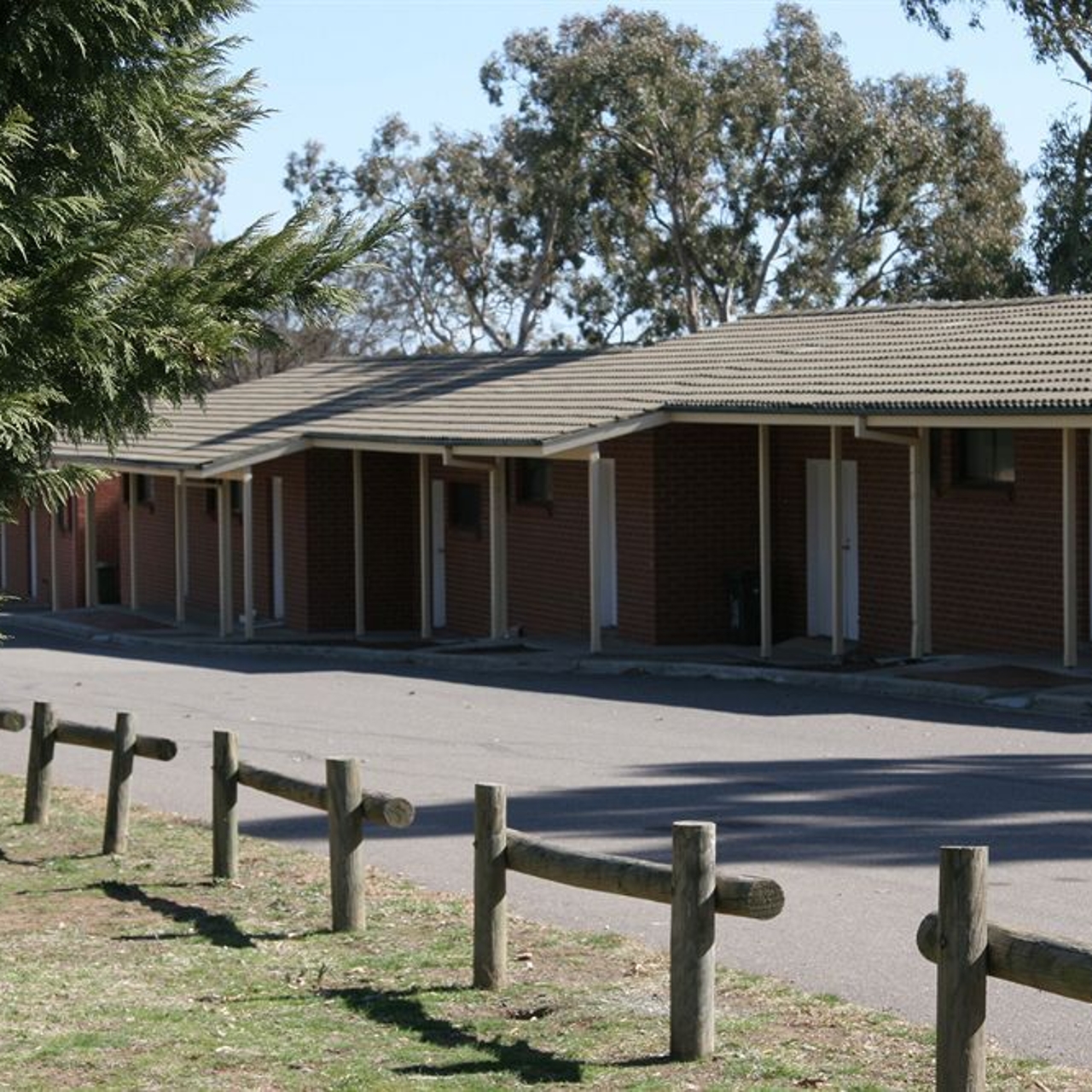 Canberra Carotel Motel Caravan Park In Mitchell Hrs