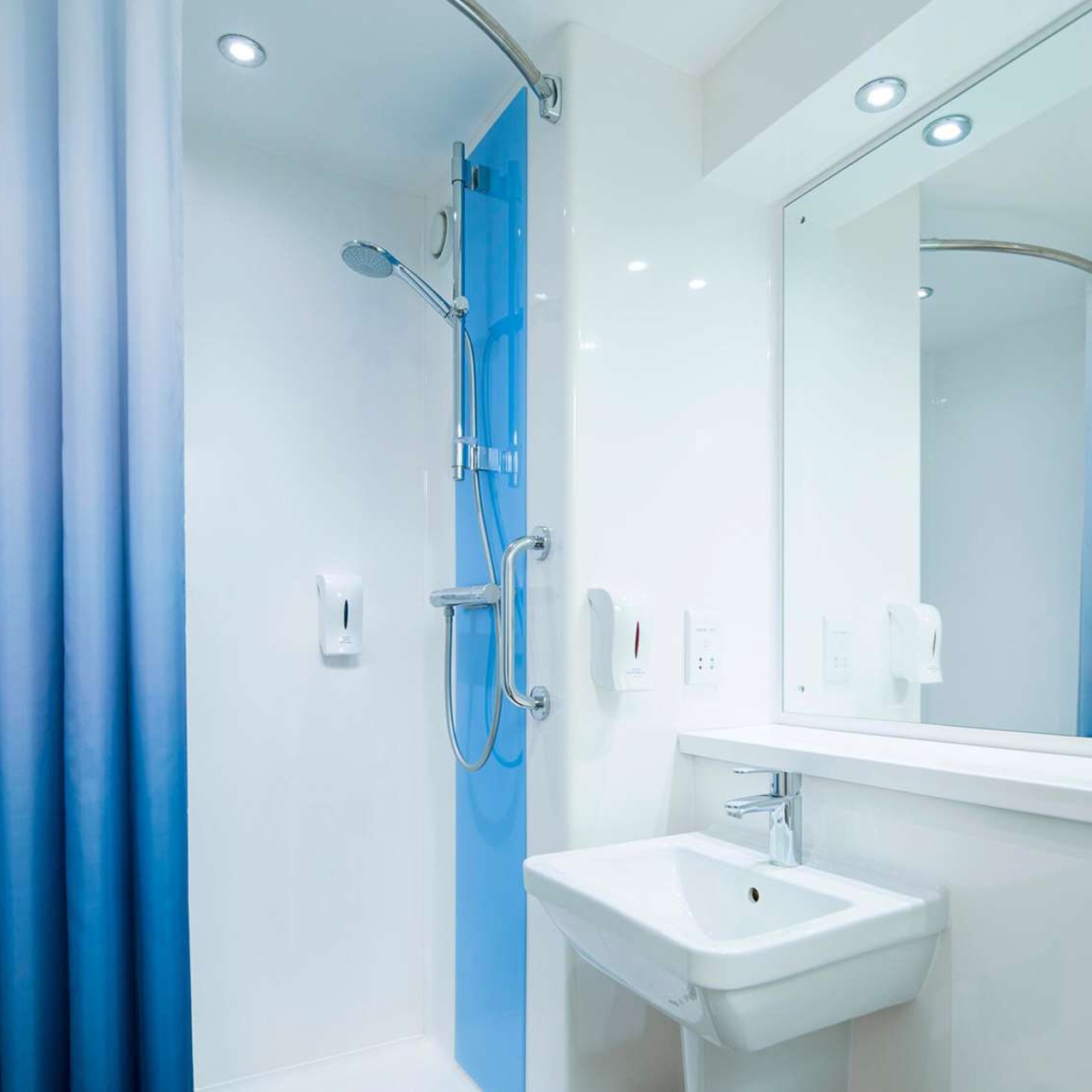 Hotel Travelodge London Hackney London England At Hrs With Free Services This hotel has 142 rooms. hotel travelodge london hackney london