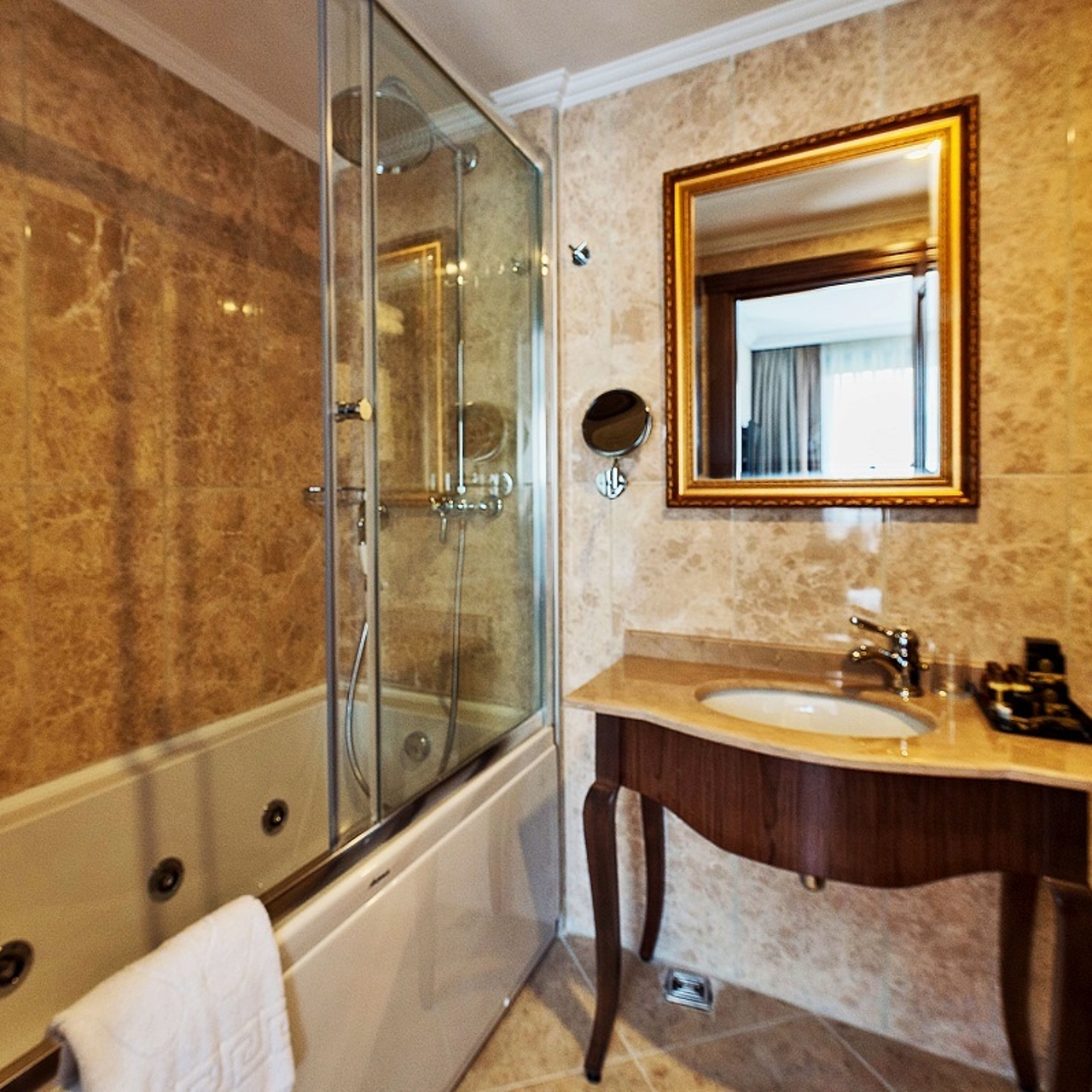 Realstar Hotel 4 Hrs Star Hotel In Istanbul Istanbul