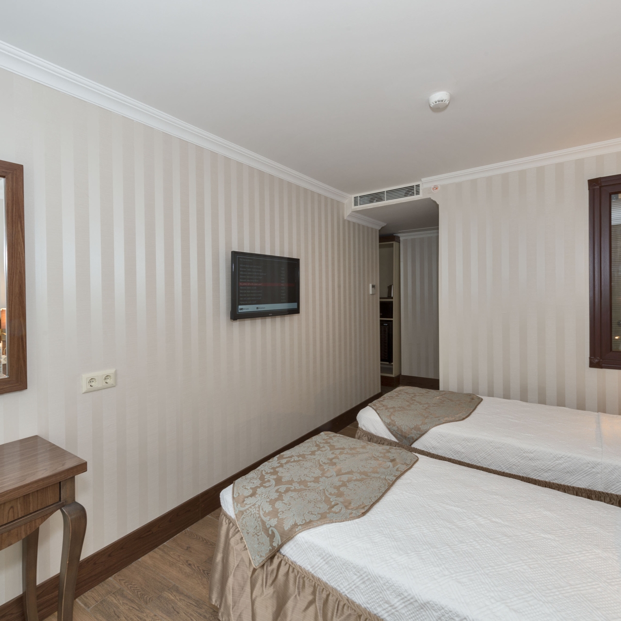 Realstar Hotel 4 Hrs Star Hotel In Istanbul Istanbul
