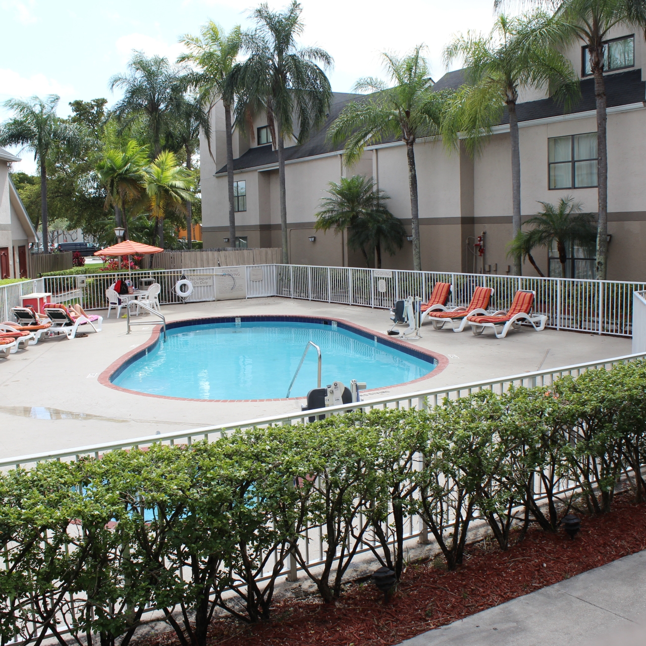 DORAL INN AND SUITES MIAMI AIRPORT WEST Fountainebleau book favourably with  HRS