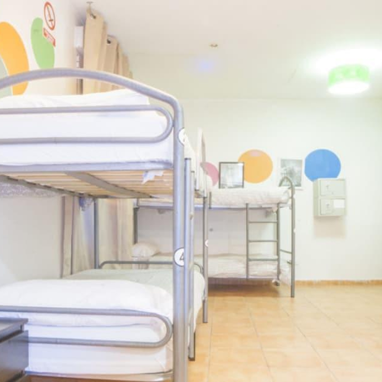 Las Musas Hostel en Madrid en HRS con servicios gratuitos