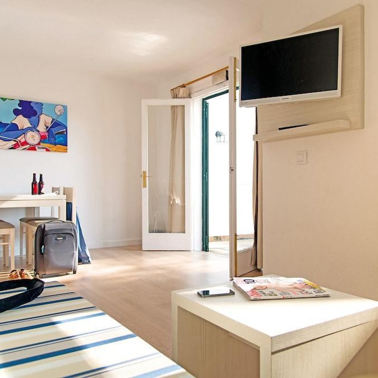 Hotel Apartamentos Cala Blanca in Ciutadella de Menorca (Balearic Islands)  - HRS