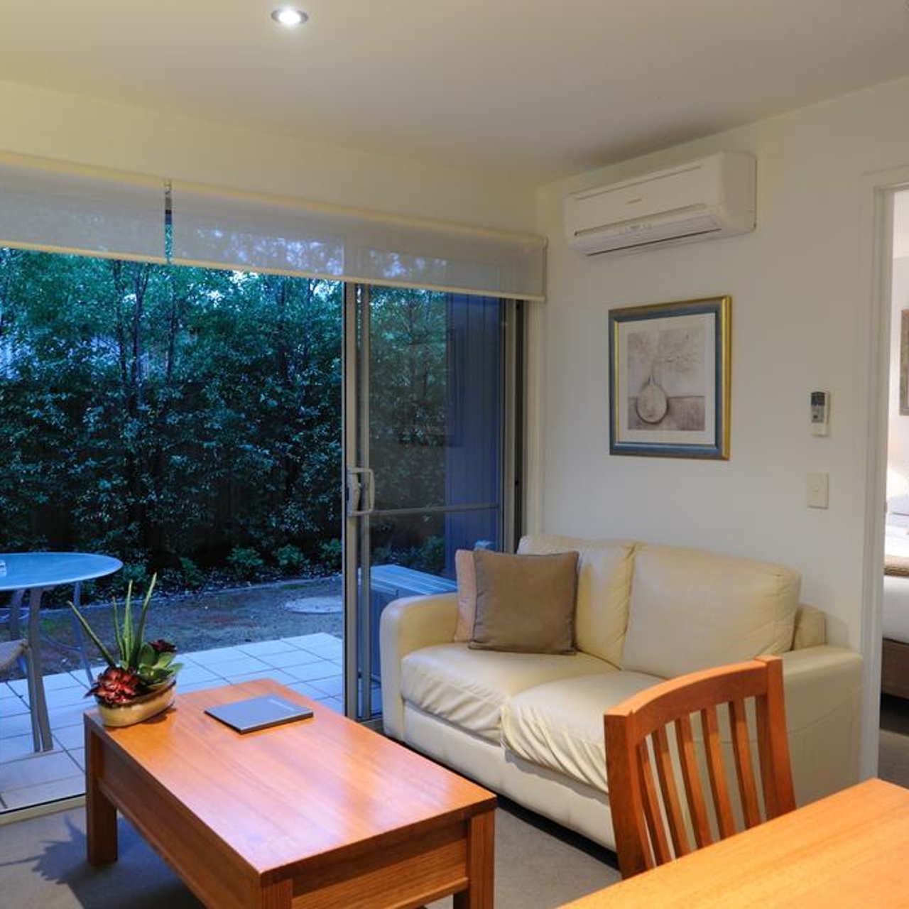 Hotel The Victoria Apartments In Port Fairy State Of Victoria Hrs