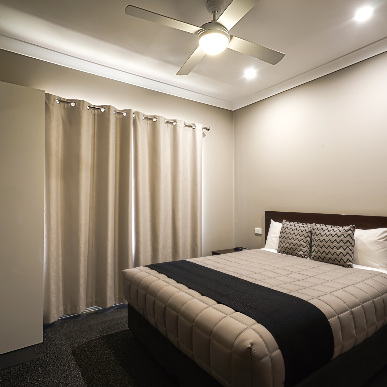 Akuna Motor Inn Dubbo 4 Hrs Star Hotel In Dubbo State Of New South Wales