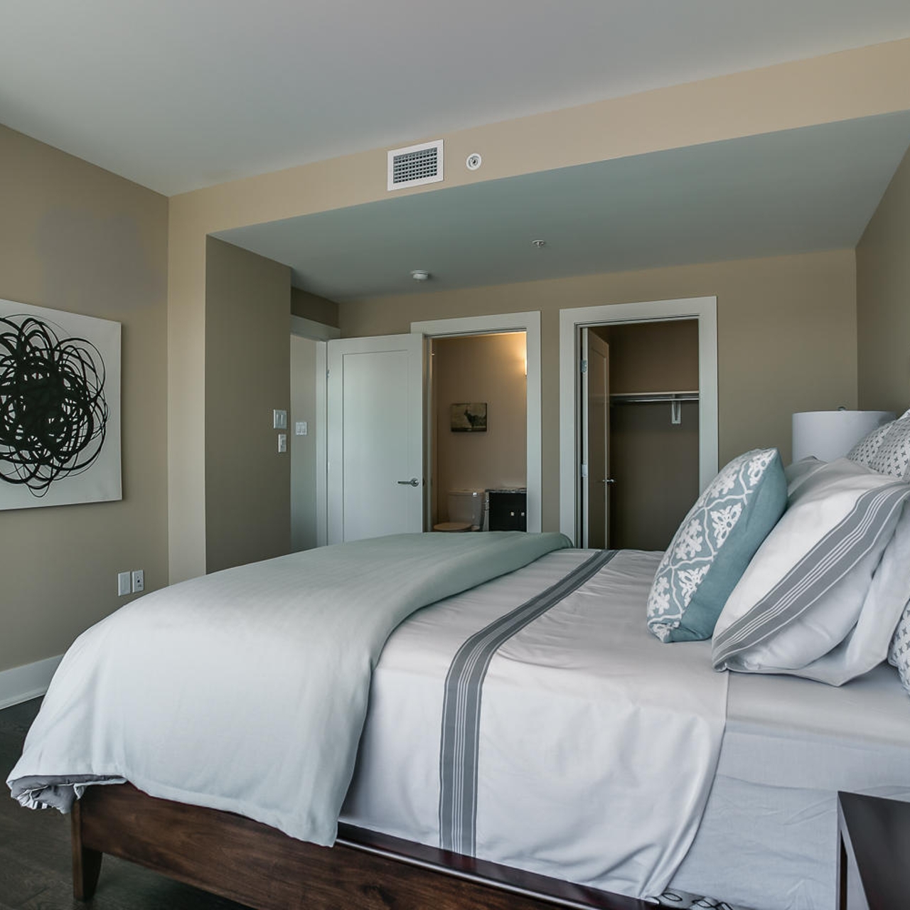 Hotel The Aqua Vista Canada At Hrs With Free Services