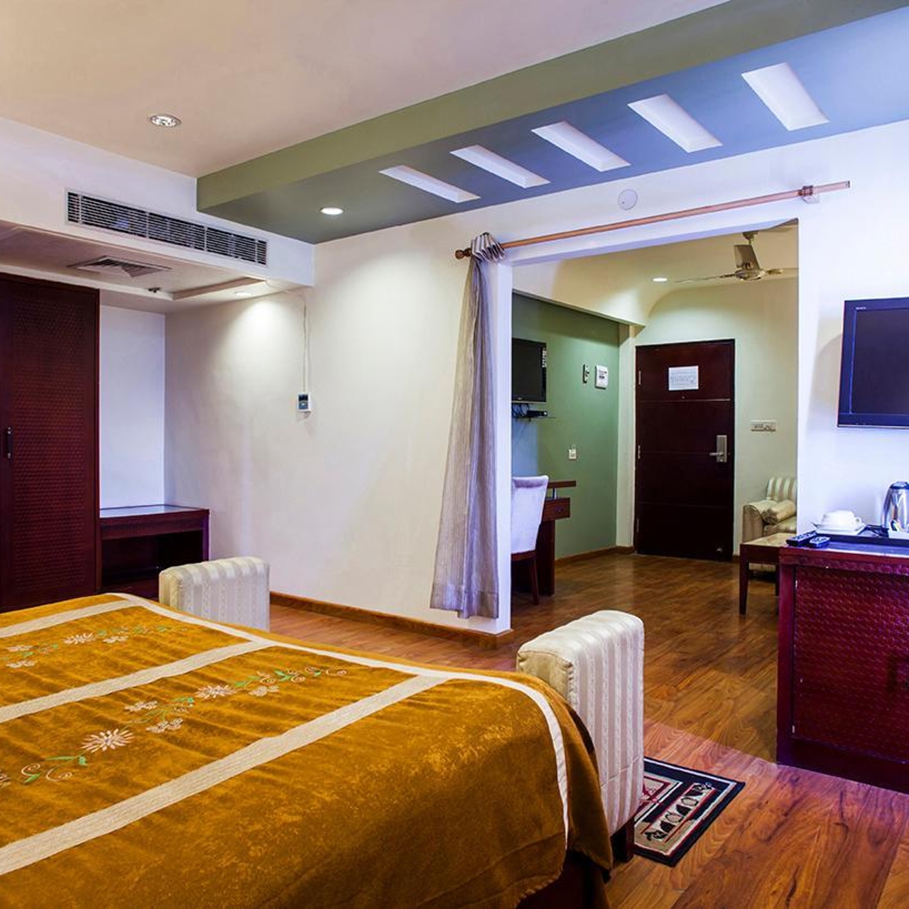 Hotel Gautami Heights India At Hrs With Free Services Recenzie hotela ( 26), neprikraslene fotografie ( 37) od cestovatelov a skvele ponuky pre zariadenie gautami heights, ktore sa nachadza na mieste c. hotel gautami heights india at hrs with