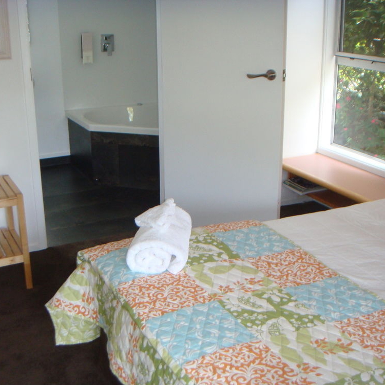 Colonial House Motel New Zeeland At Hrs With Free Services