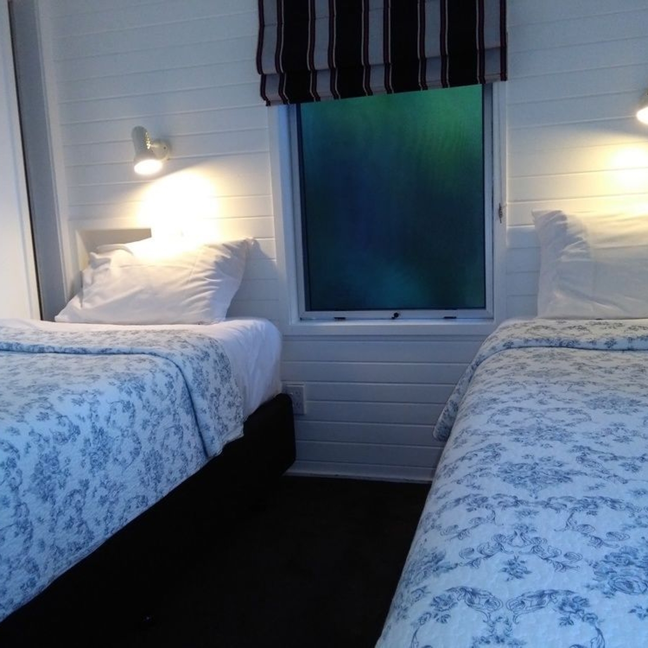 Colonial House Motel New Zeeland At Hrs With Free Services