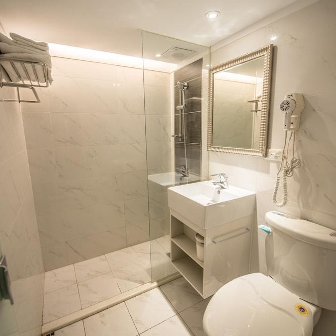 Golden Stone Hotel 3 Hrs Star Hotel In Pingtung City Taiwan