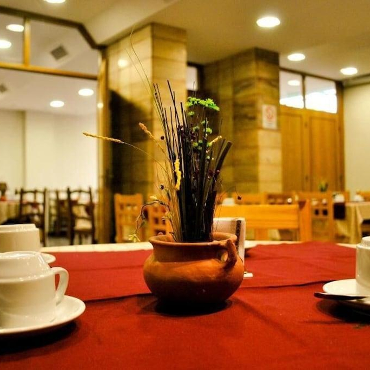 Hotel Mayoral en Rosario en HRS con servicios gratuitos
