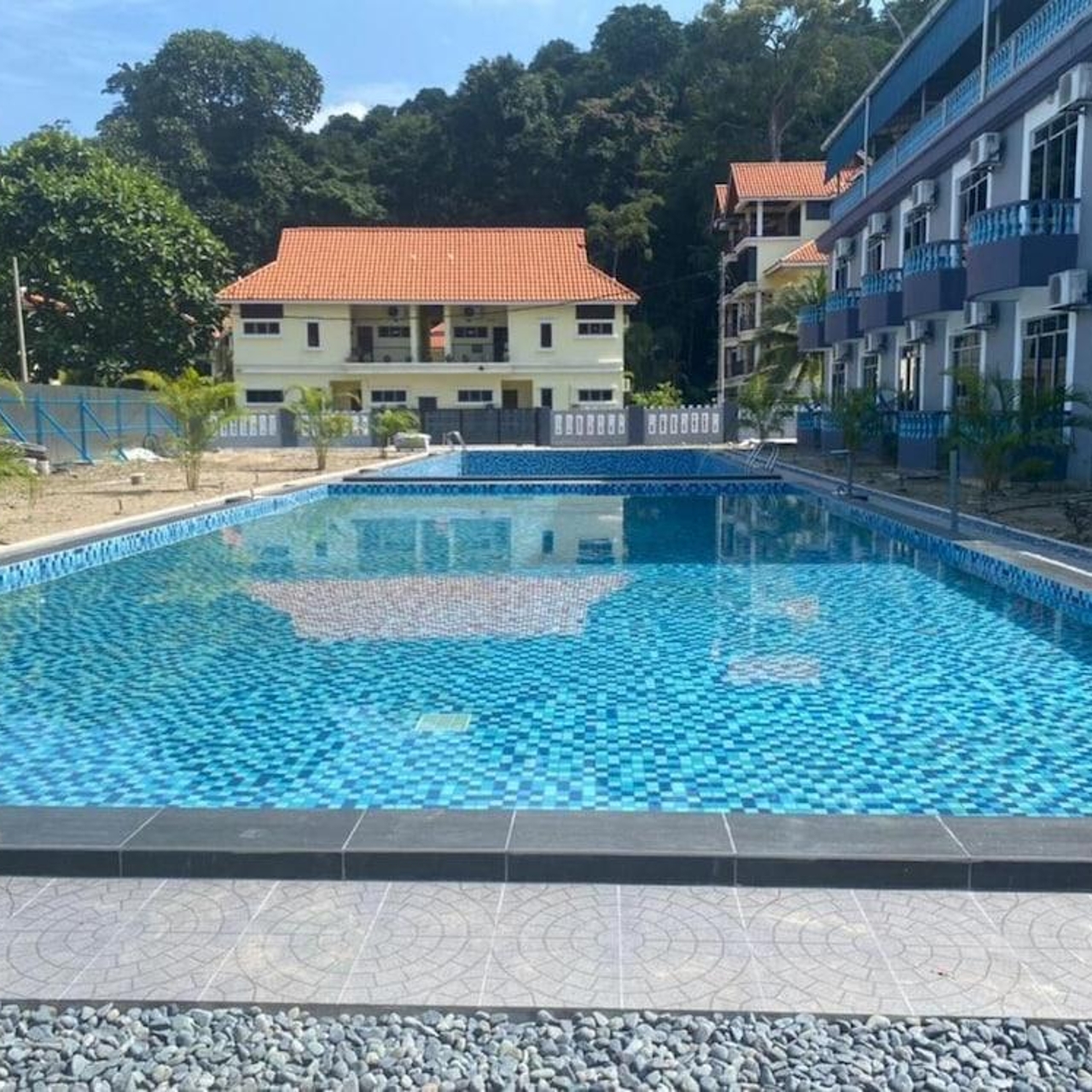Hotel Suria Beach Resort in Pulau Mentanggor (Perak) - HRS