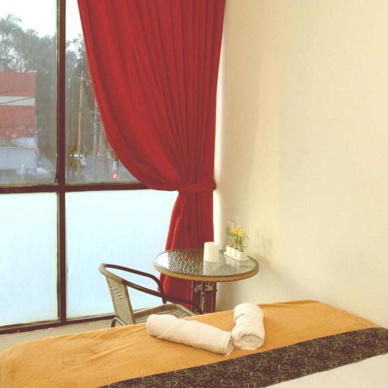 Hotel Bantal Guling Alun Alun Bandung Indonesie Bij Hrs Met Gratis Diensten