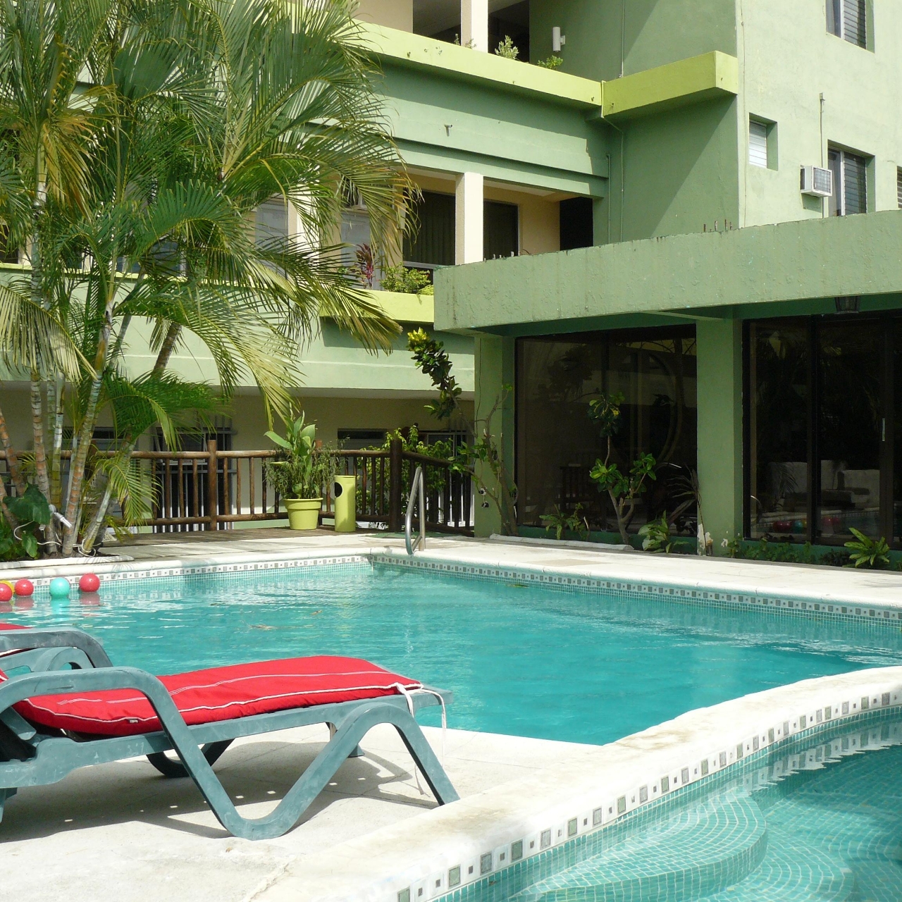 Hotel Sabana en San Benito en HRS con servicios gratuitos