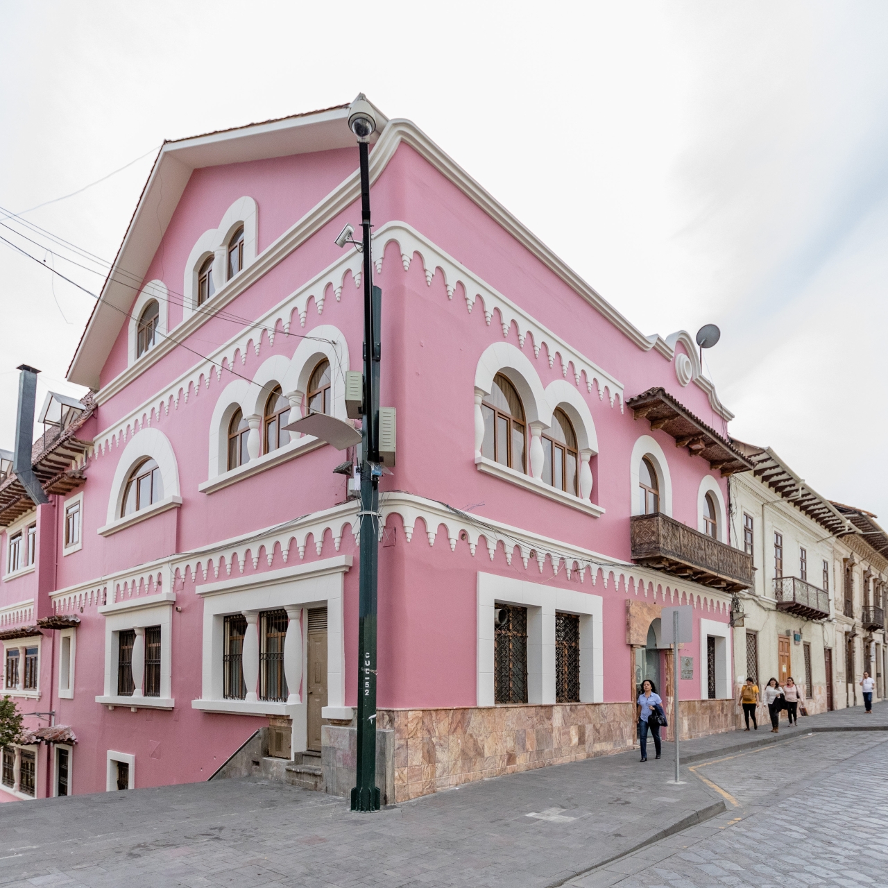Hotel Selina Cuenca en HRS con servicios gratuitos