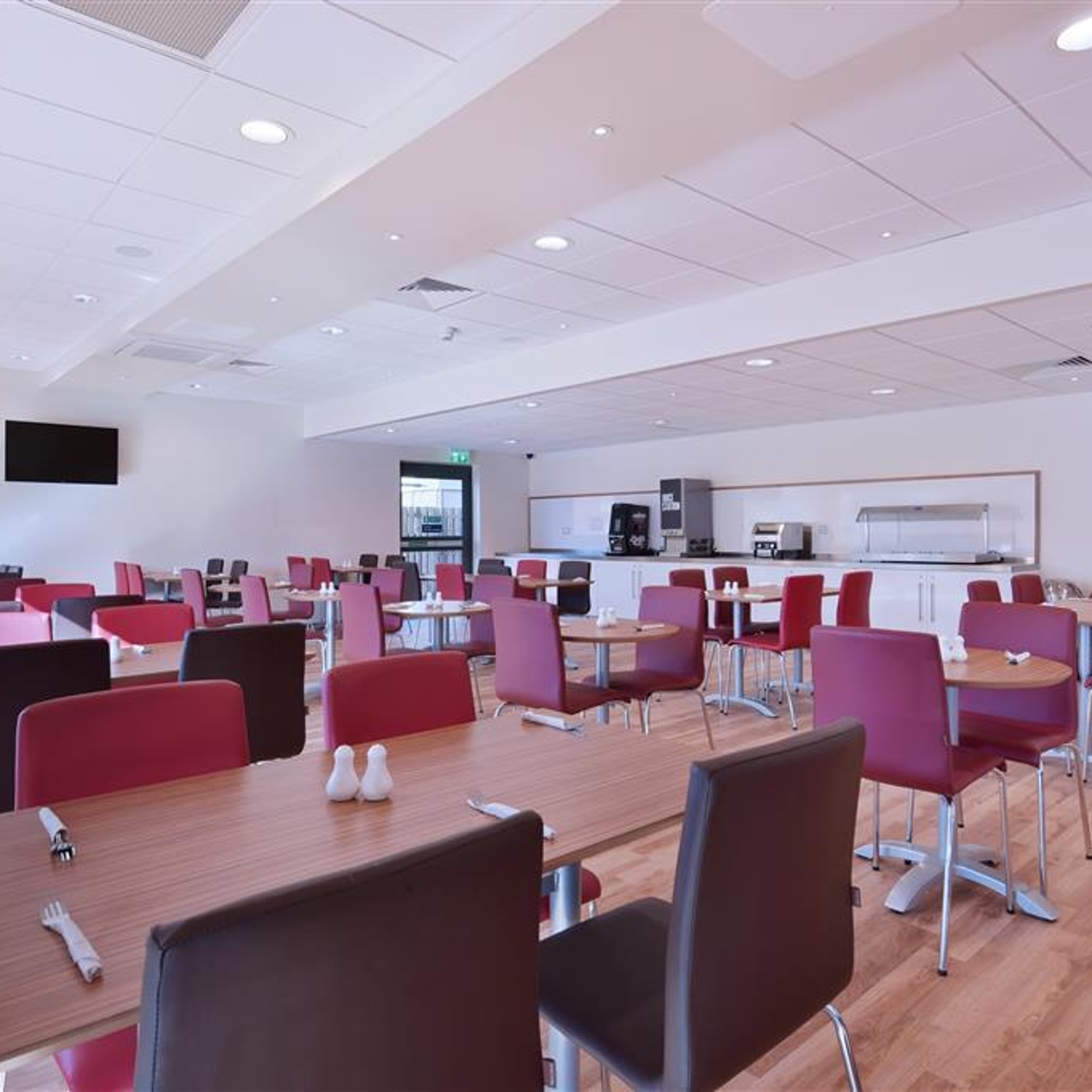 Hotel Travelodge Bury St Edmunds United Kingdom At Hrs With Free Services Choose from numbers in over 70 countries and 700 cities. hotel travelodge bury st edmunds united