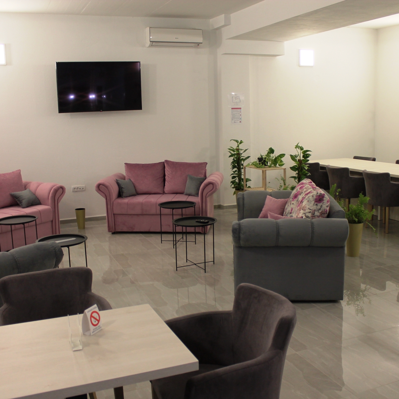 Hotel 11tica Dm In Novi Sad Hrs