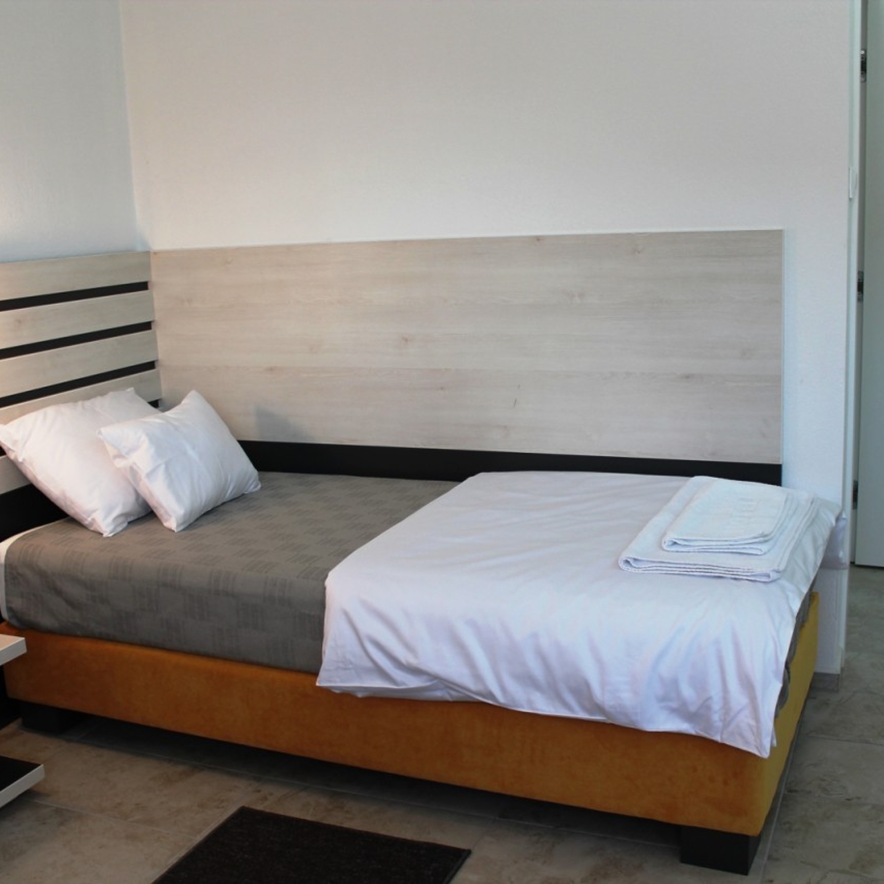 Hotel 11tica Dm In Novi Sad Hrs