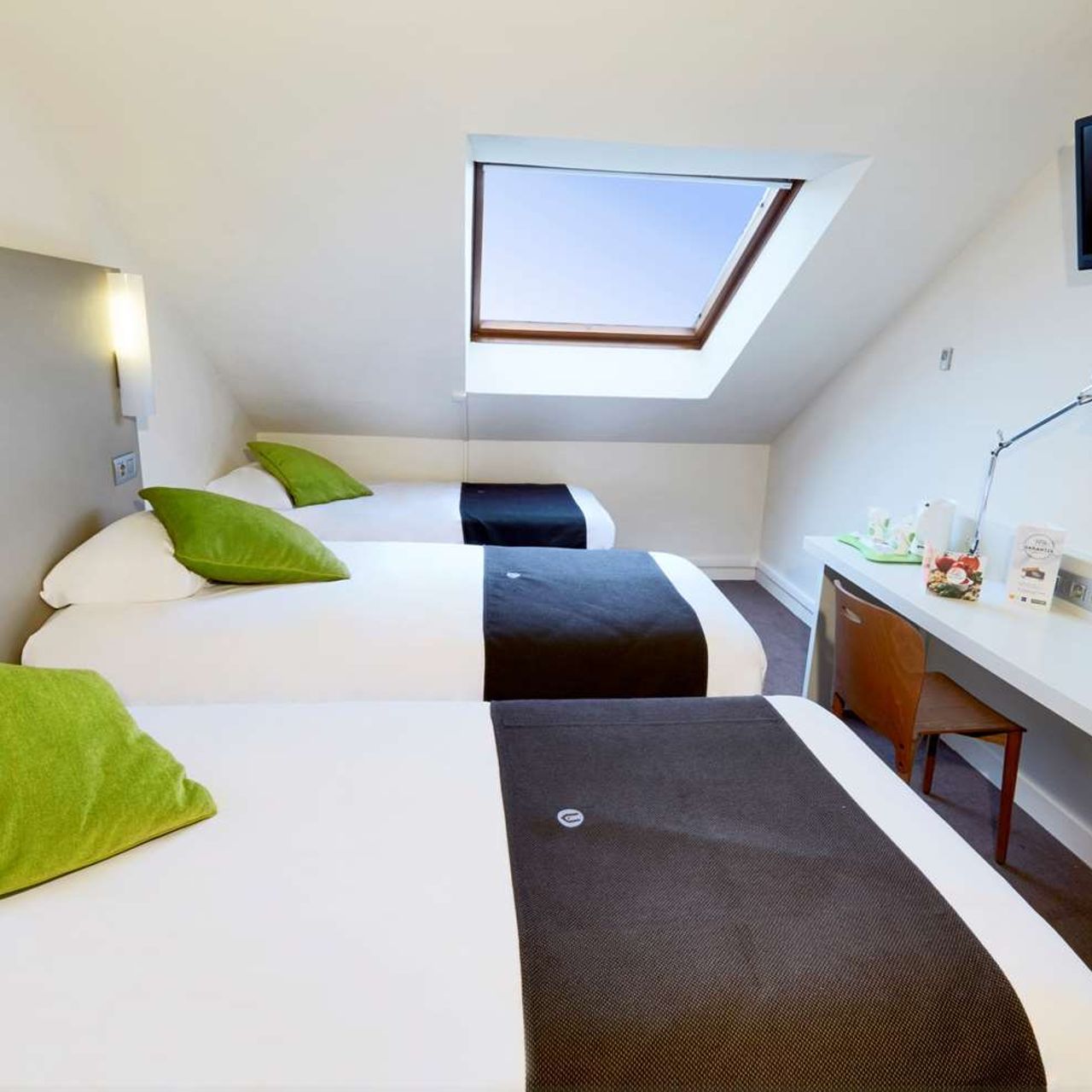 Hotel Campanile Evry Ouest - Corbeil Essonnes - Corbeil-Essonnes - HOTEL  INFO